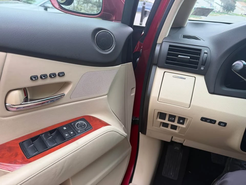 2010 Lexus RX 3rd Gen - Image 17 of 20