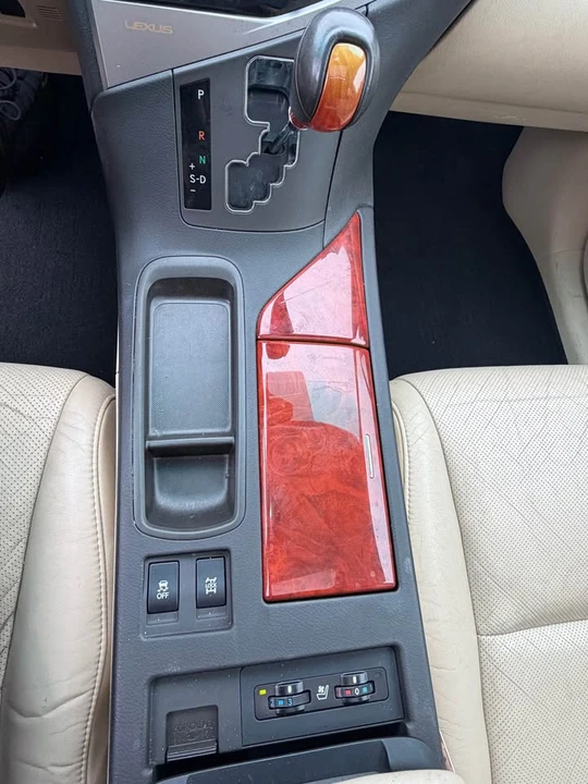 2010 Lexus RX 3rd Gen - Image 16 of 20