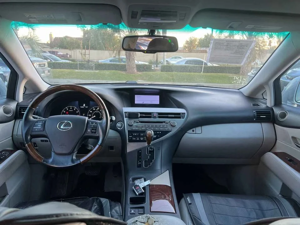2010 Lexus RX 3rd Gen - Image 9 of 12