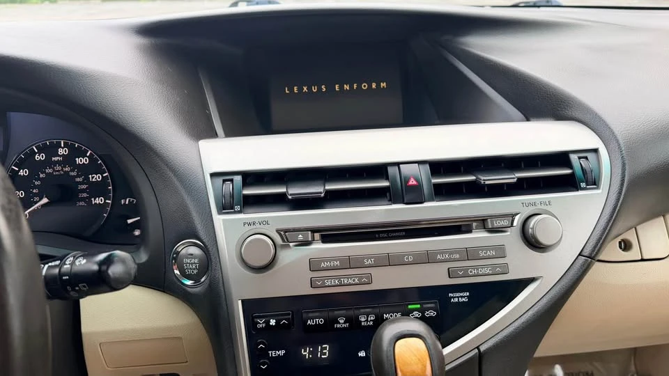 2010 Lexus RX 3rd Gen - Image 7 of 15