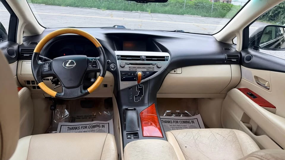 2010 Lexus RX 3rd Gen - Image 11 of 15