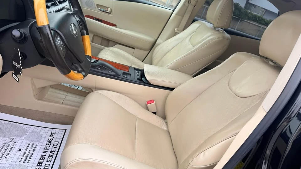 2010 Lexus RX 3rd Gen - Image 13 of 15