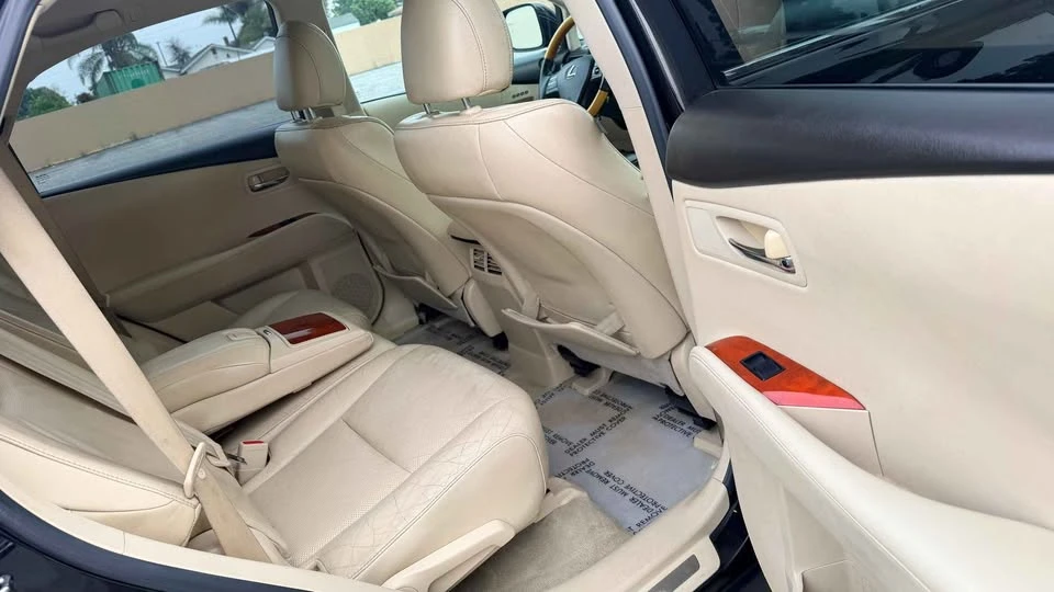 2010 Lexus RX 3rd Gen - Image 16 of 20