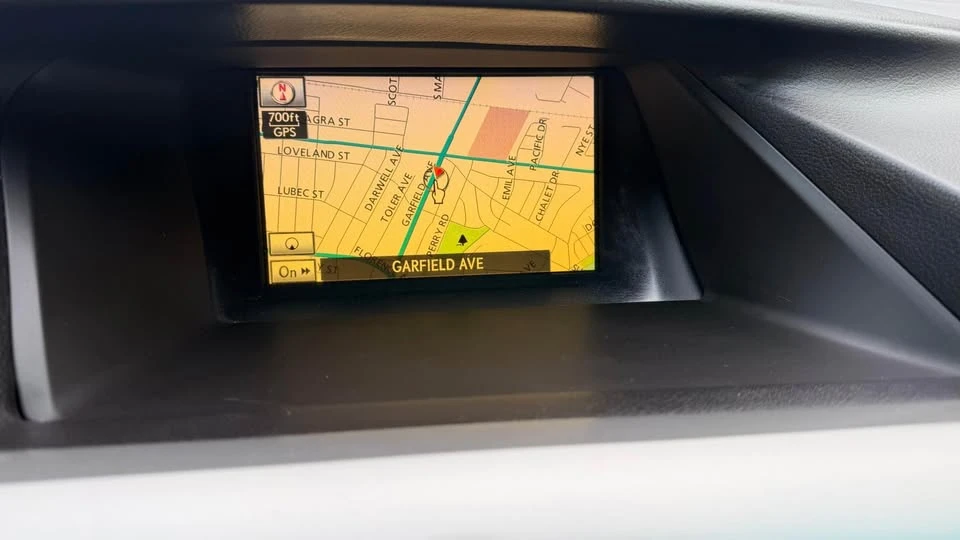 2010 Lexus RX 3rd Gen - Image 12 of 15