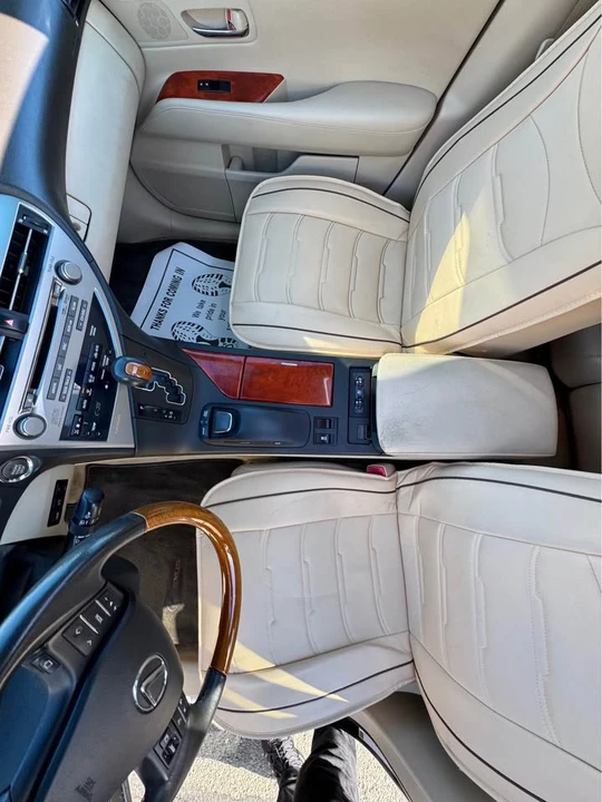 2010 Lexus RX 3rd Gen - Image 11 of 16