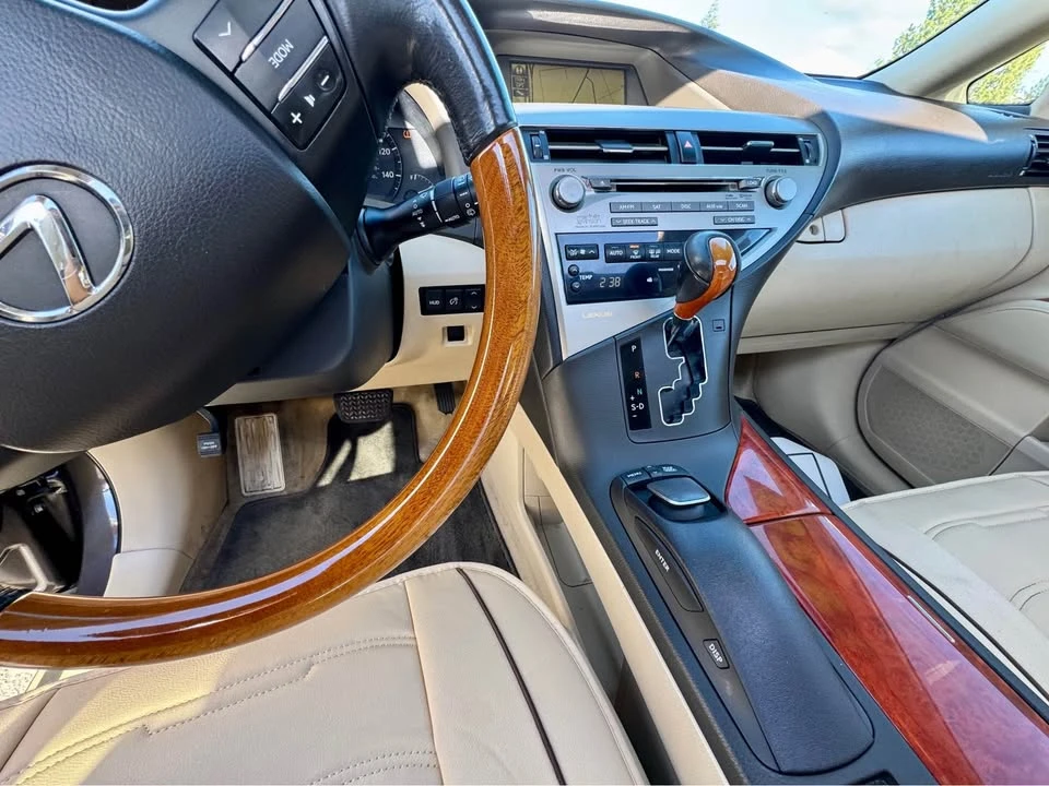 2010 Lexus RX 3rd Gen - Image 10 of 16