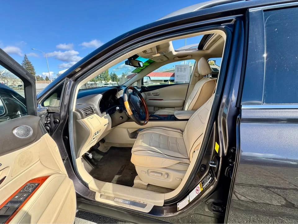 2010 Lexus RX 3rd Gen - Image 13 of 16