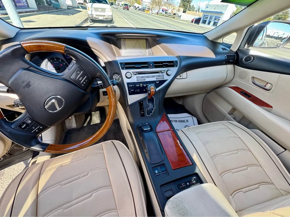 2010 Lexus RX 3rd Gen - Image 12 of 16