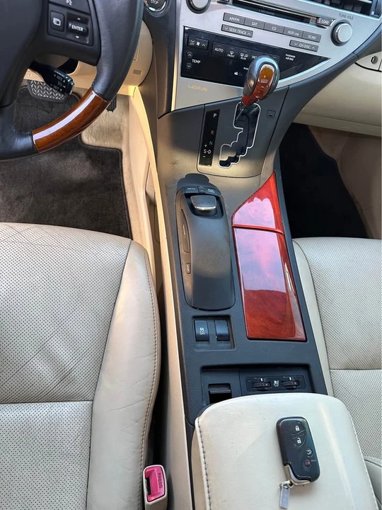 2010 Lexus RX 3rd Gen - Image 11 of 19