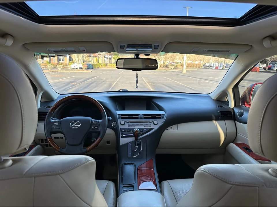 2010 Lexus RX 3rd Gen - Image 9 of 19