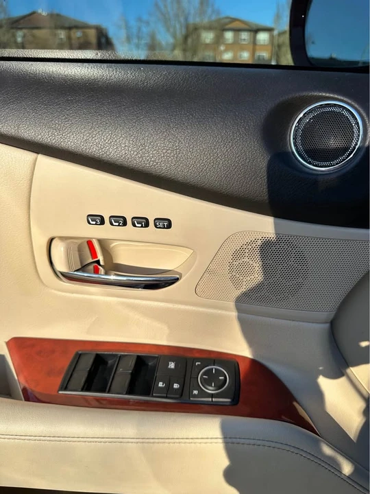 2010 Lexus RX 3rd Gen - Image 15 of 19