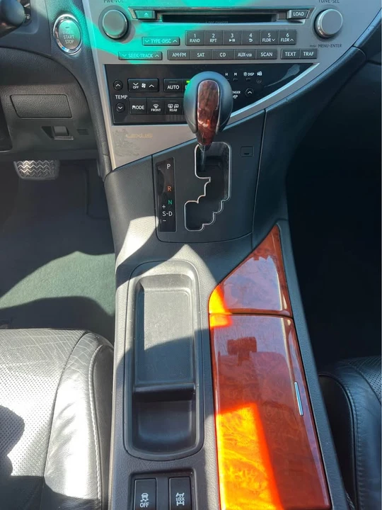 2010 Lexus RX 3rd Gen - Image 6 of 10