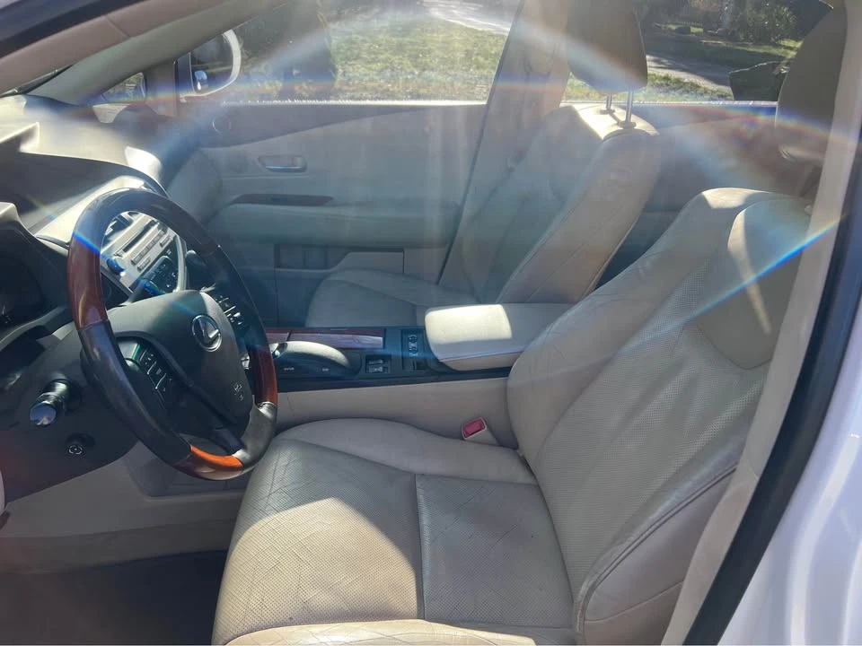 2010 Lexus RX 3rd Gen - Image 9 of 10