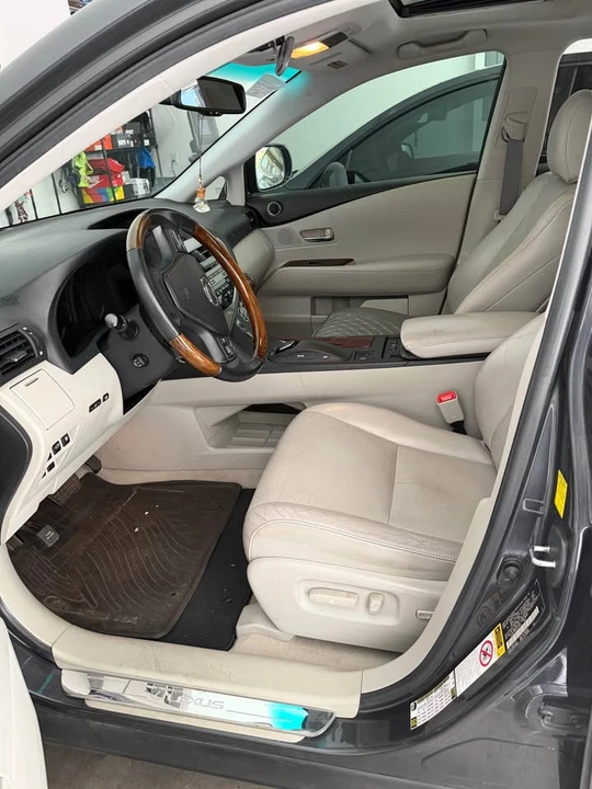 2010 Lexus RX 3rd Gen - Image 11 of 16