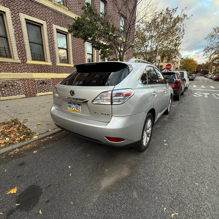 2010 Lexus RX 3rd Gen - Image 4 of 10