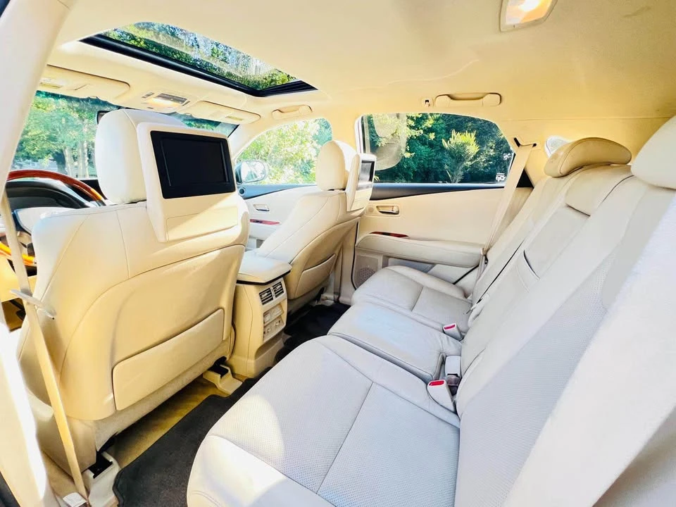 2010 Lexus RX 3rd Gen - Image 9 of 13