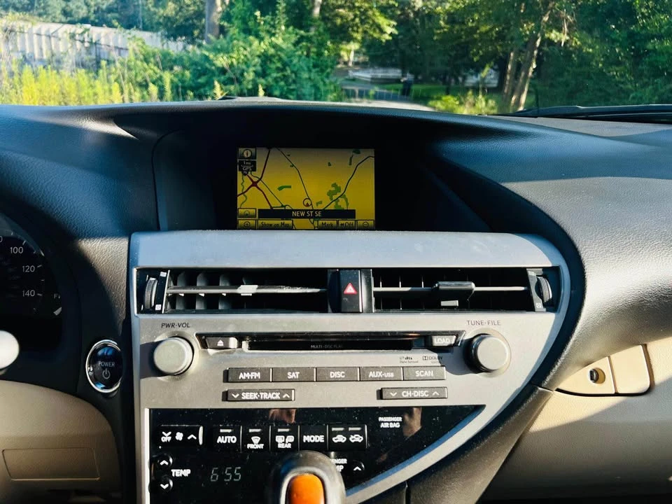 2010 Lexus RX 3rd Gen - Image 11 of 13