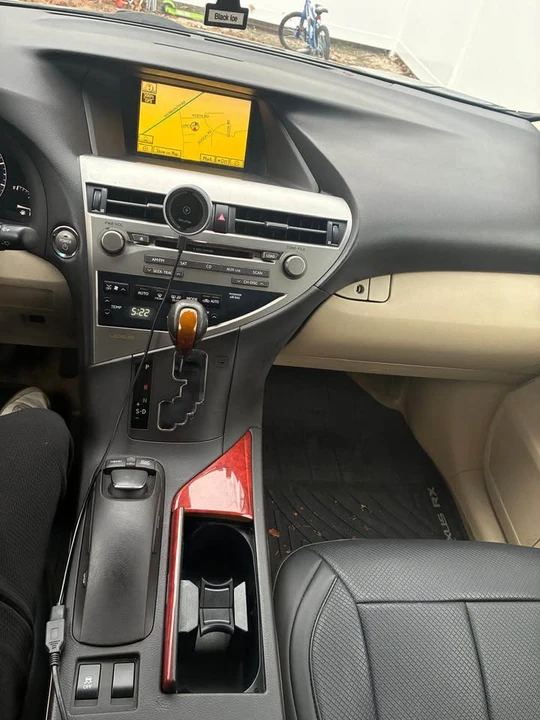 2010 Lexus RX 3rd Gen - Image 9 of 10