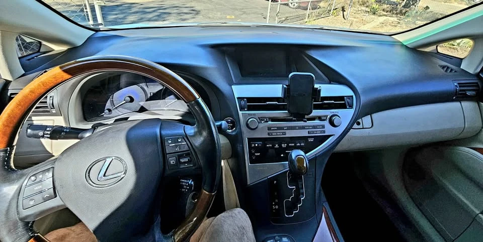 2010 Lexus RX 3rd Gen - Image 9 of 13