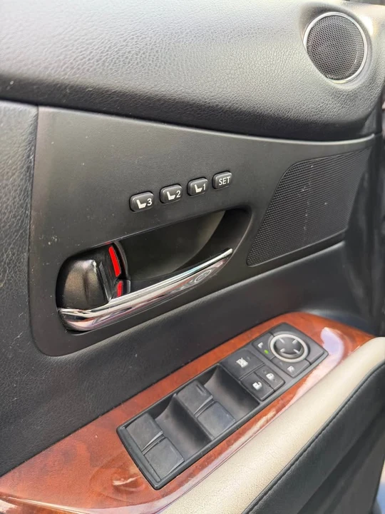 2010 Lexus RX 3rd Gen - Image 11 of 19