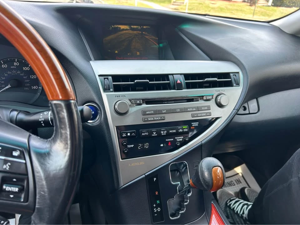 2010 Lexus RX 3rd Gen - Image 14 of 15