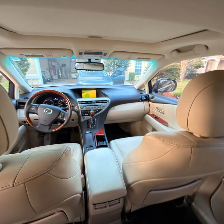 2010 Lexus RX 3rd Gen - Image 9 of 12