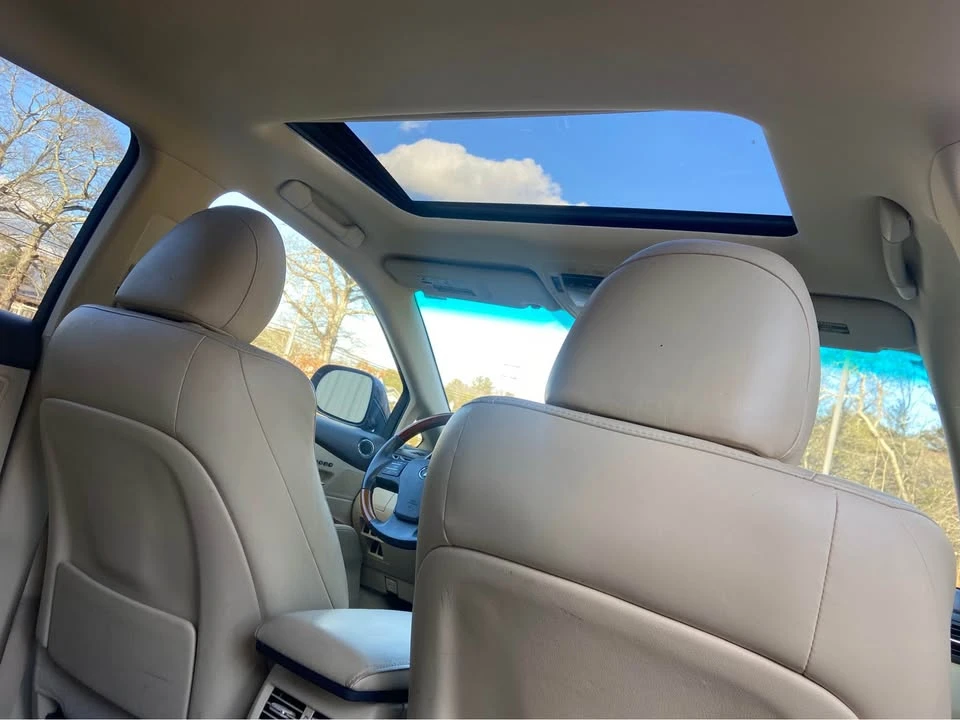 2010 Lexus RX 3rd Gen - Image 9 of 19