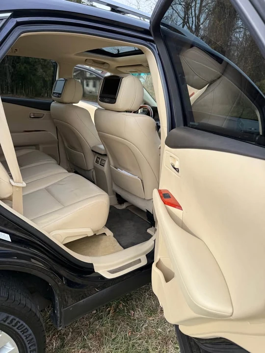 2010 Lexus RX 3rd Gen - Image 9 of 13