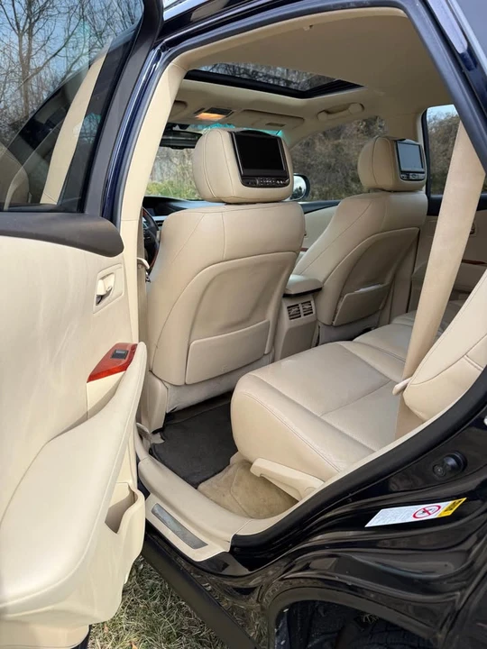 2010 Lexus RX 3rd Gen - Image 8 of 13