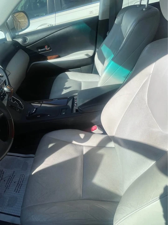 2010 Lexus RX 3rd Gen - Image 9 of 16