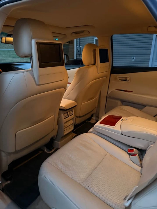 2010 Lexus RX 3rd Gen - Image 10 of 12