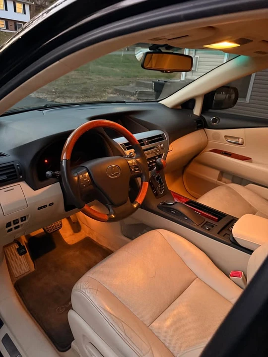 2010 Lexus RX 3rd Gen - Image 9 of 12