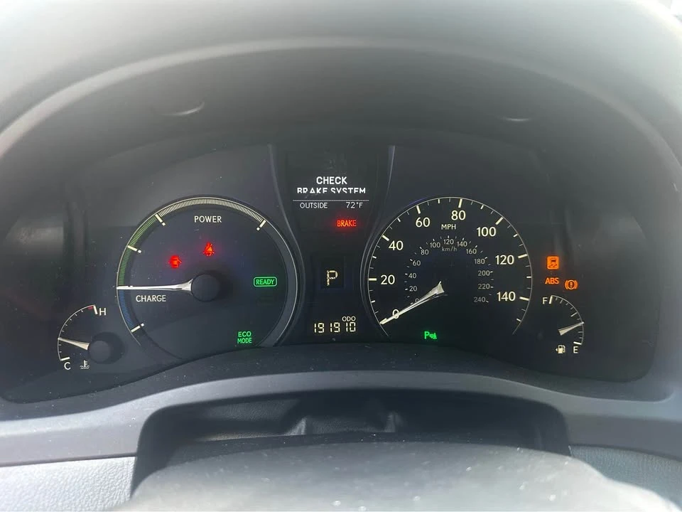 2010 Lexus RX 3rd Gen - Image 18 of 20