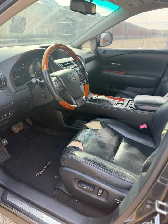 2010 Lexus RX 3rd Gen - Image 11 of 17