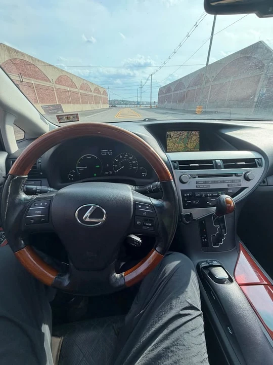 2010 Lexus RX 3rd Gen - Image 15 of 17