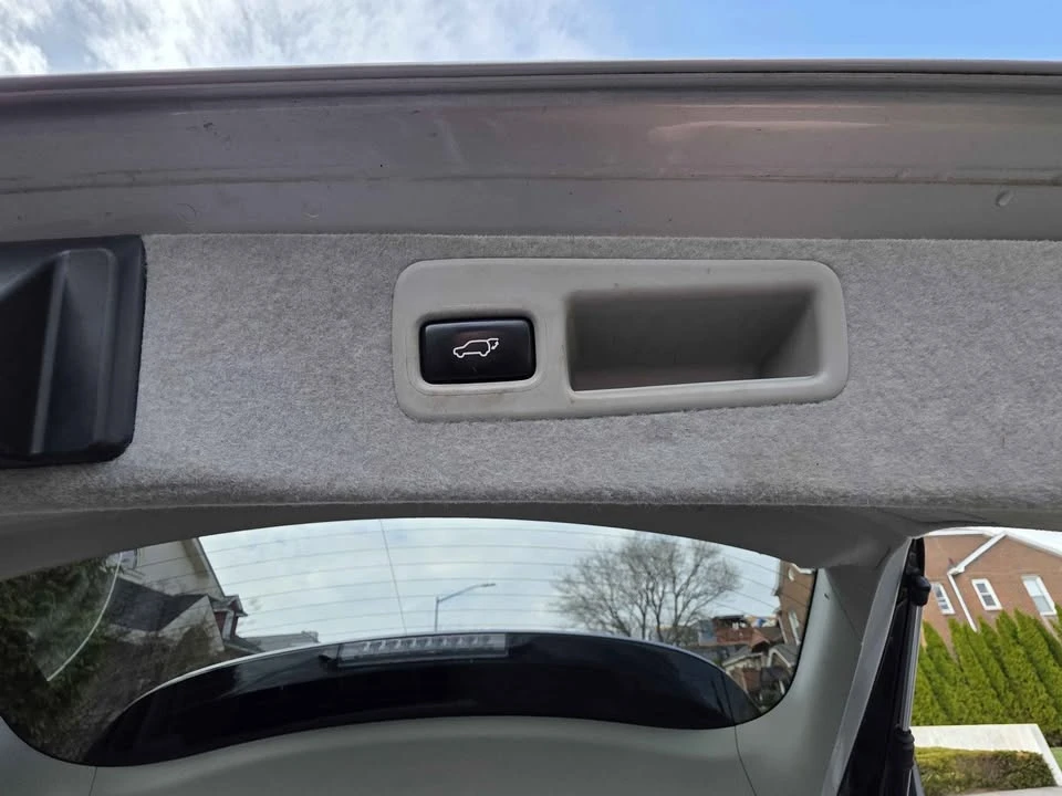 2010 Lexus RX 3rd Gen - Image 17 of 19