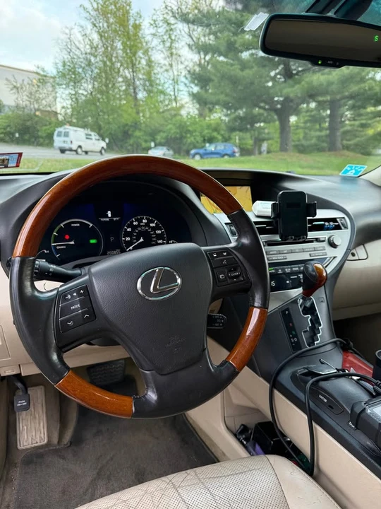 2010 Lexus RX 3rd Gen - Image 11 of 17