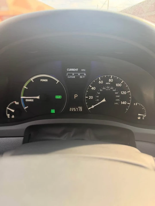 2010 Lexus RX 3rd Gen - Image 15 of 17