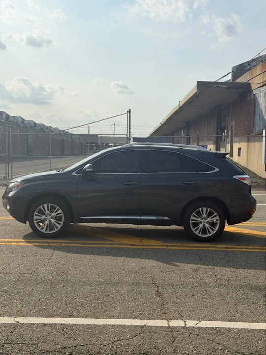 2010 Lexus RX 3rd Gen - Image 3 of 17