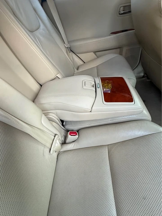 2010 Lexus RX 3rd Gen - Image 7 of 12