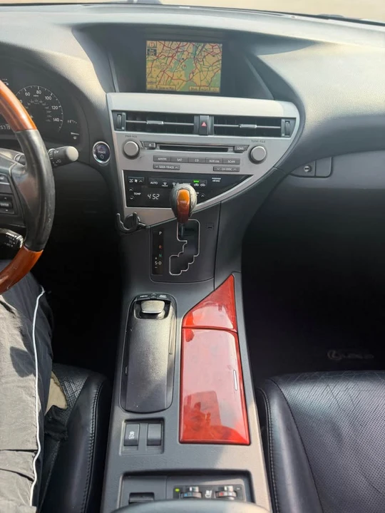 2010 Lexus RX 3rd Gen - Image 14 of 17