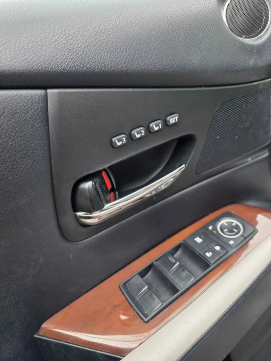 2010 Lexus RX 3rd Gen - Image 15 of 19