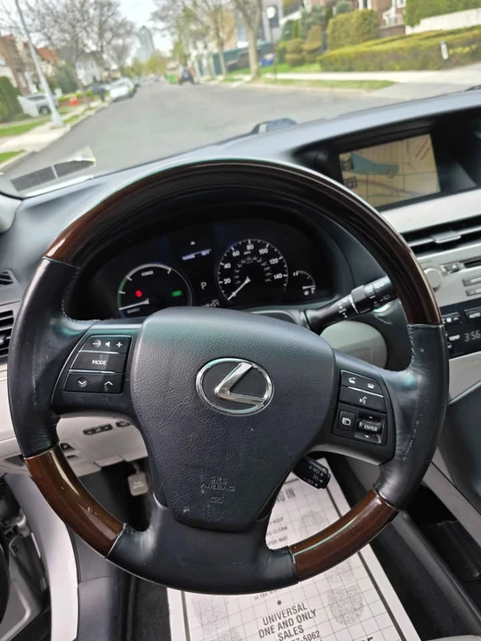 2010 Lexus RX 3rd Gen - Image 12 of 19