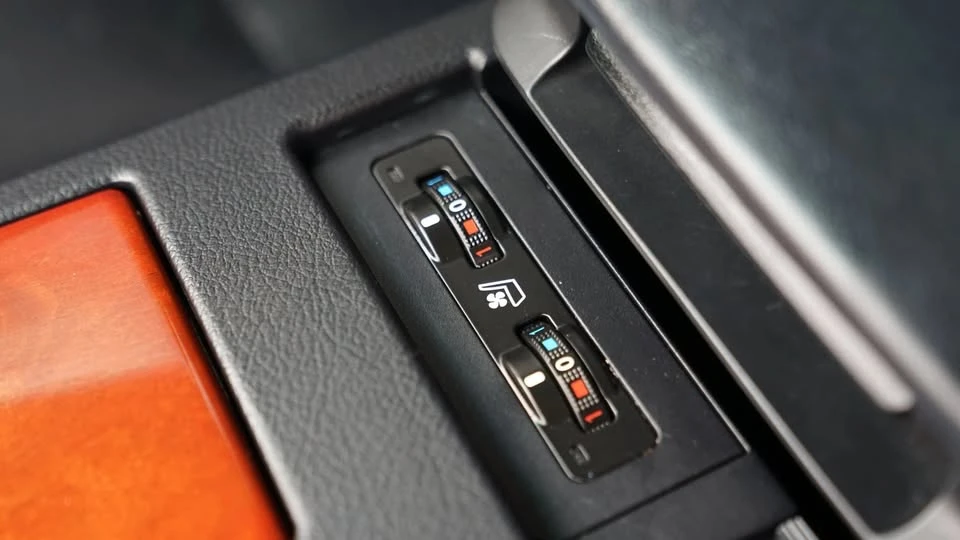 2010 Lexus RX 3rd Gen - Image 14 of 20