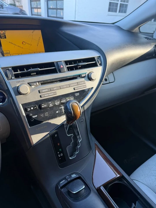 2010 Lexus RX 3rd Gen - Image 7 of 13