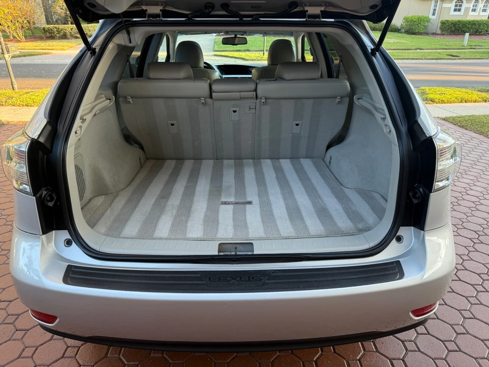 2010 Lexus RX 3rd Gen - Image 16 of 21