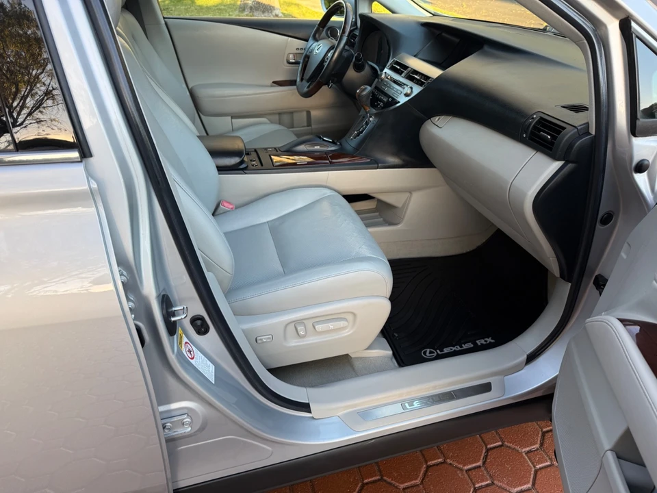 2010 Lexus RX 3rd Gen - Image 12 of 21