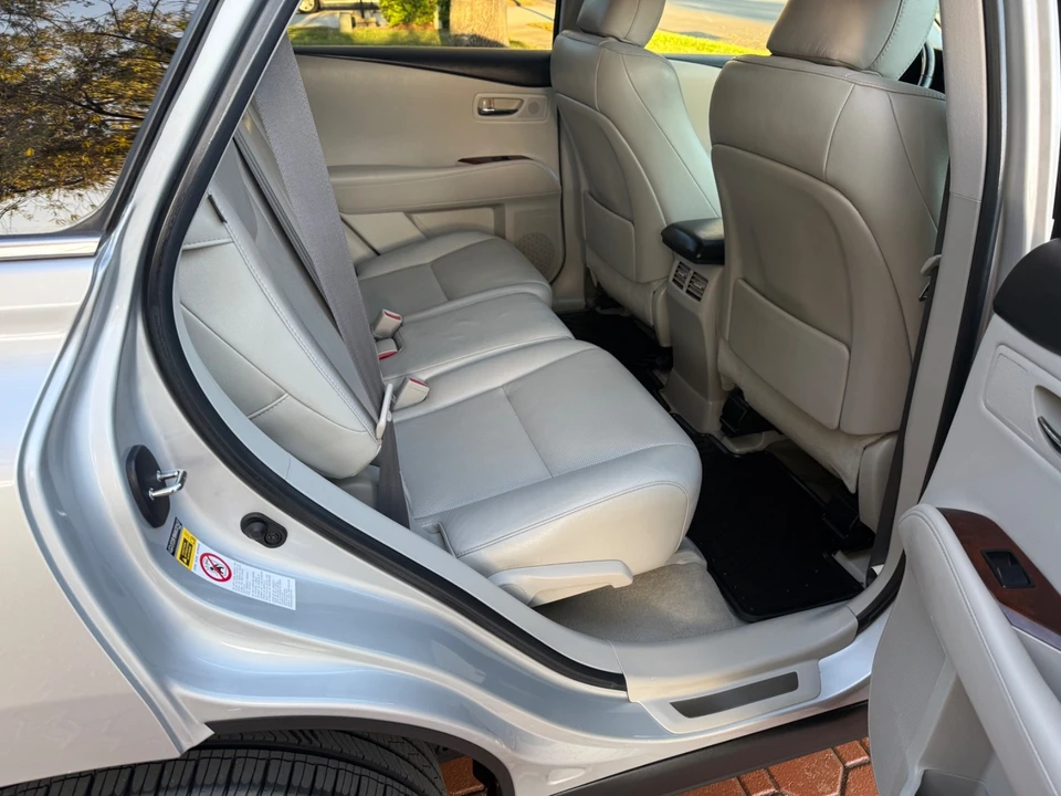 2010 Lexus RX 3rd Gen - Image 15 of 21