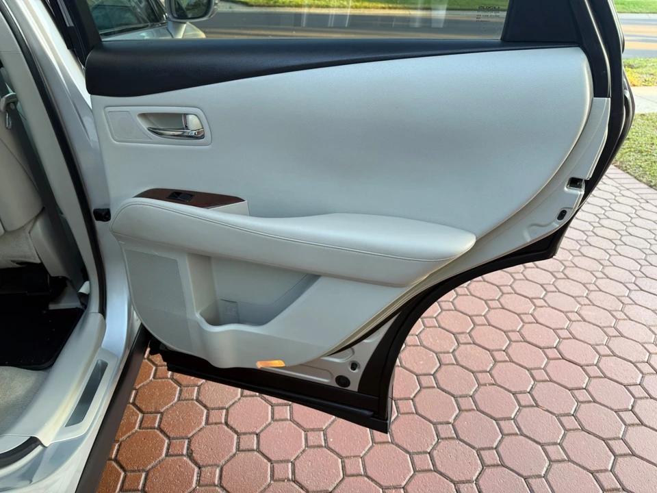 2010 Lexus RX 3rd Gen - Image 14 of 21