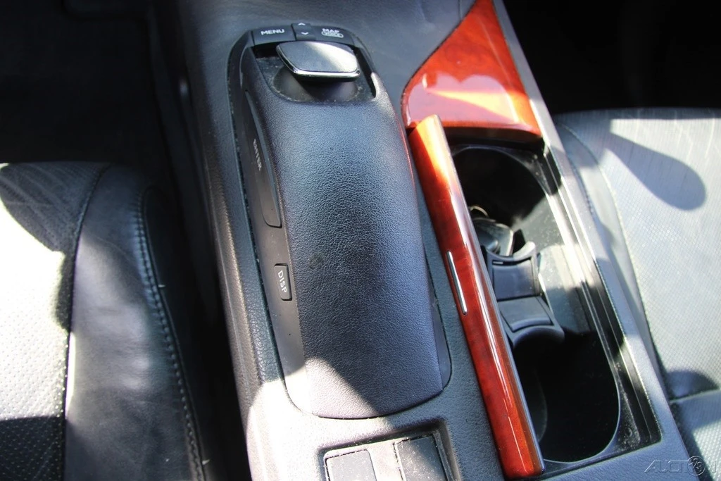 2010 Lexus RX 3rd Gen - Image 18 of 21